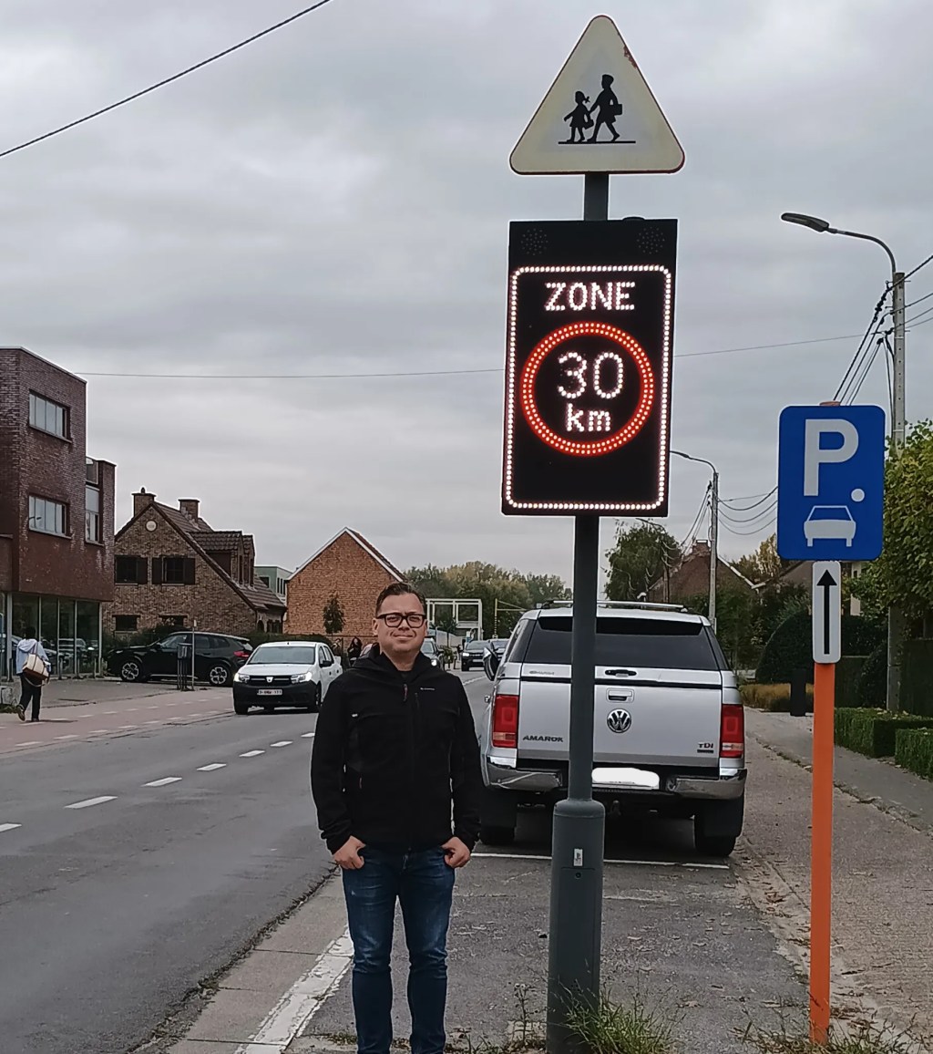 Toch een zone 30 in Karenveldstraat tijdens jeugdwerking op zondag
