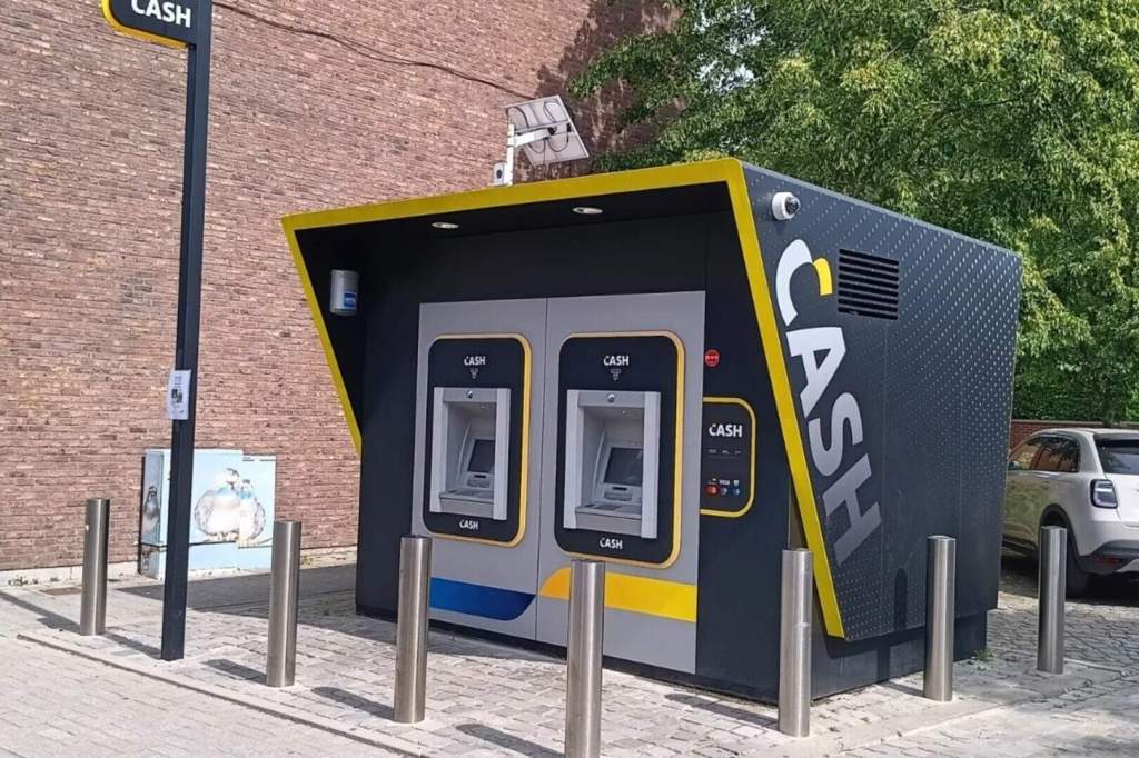 Handelaars en inwoners moeten centen naar buurgemeente dragen, cashpunt met stortingsfunctie niet aan de&nbsp;orde