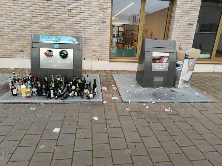 Toegevoegd punt  – Plaatsing extra glasbollen tijdens nieuwjaarsperiode